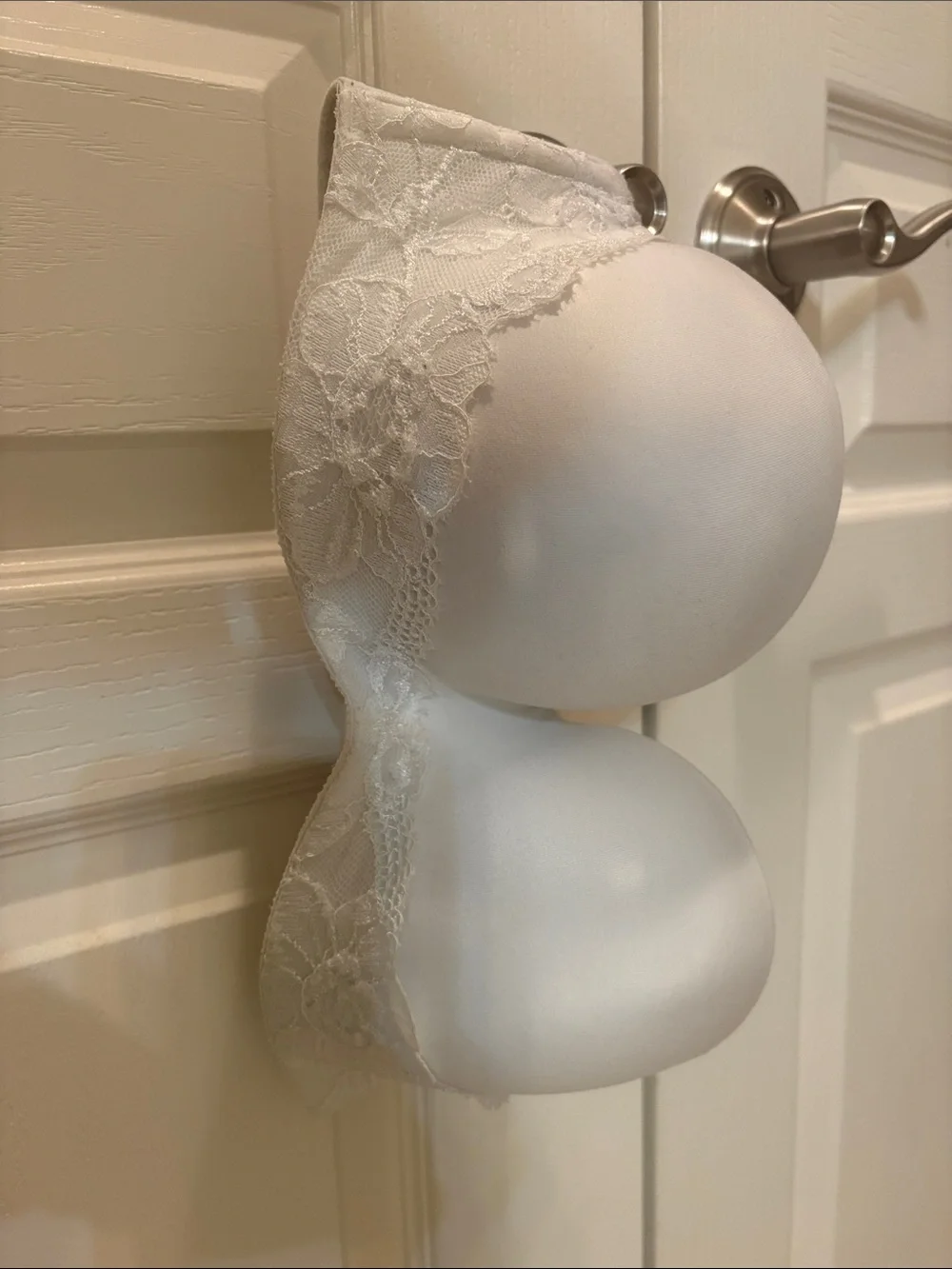VICTORIA’S SECRET  32DD
